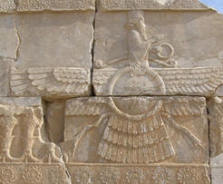 Fravahar-Relief in Persepolis, aus wikimedia.org